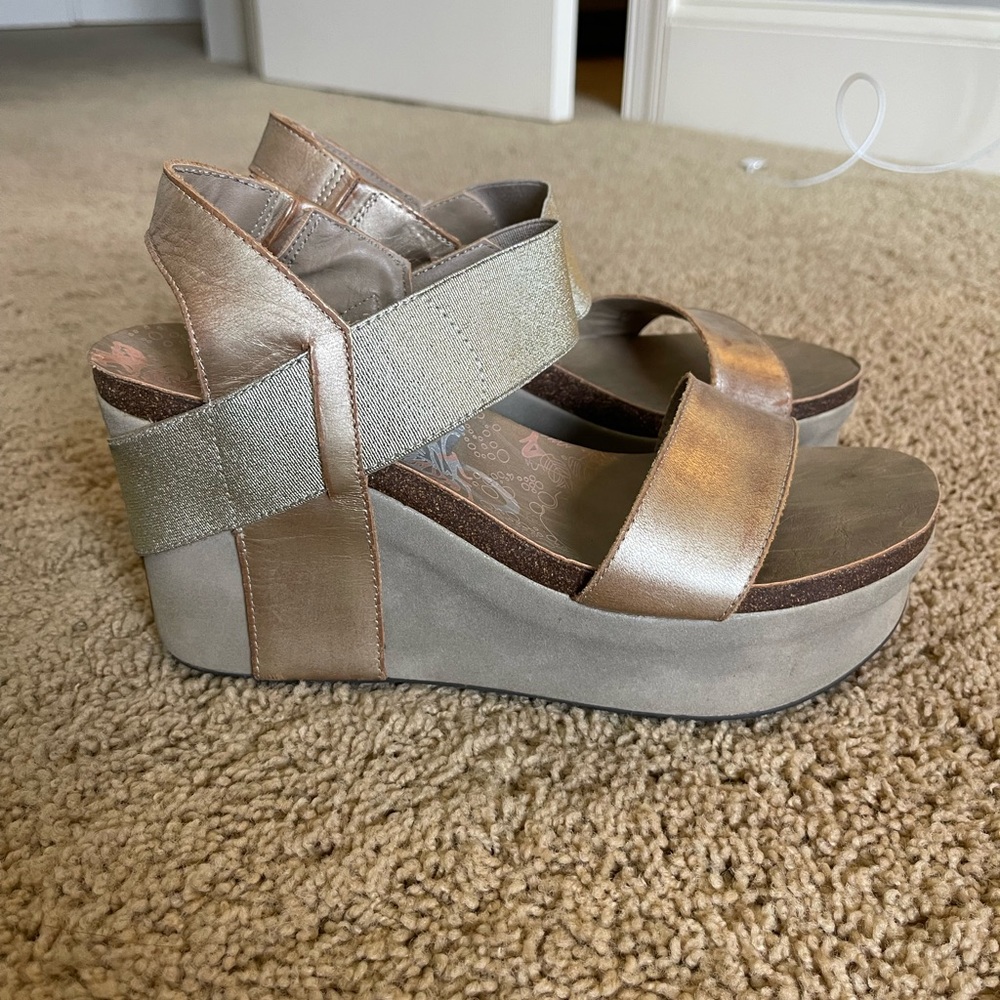 OTBT wedges size 8.5
